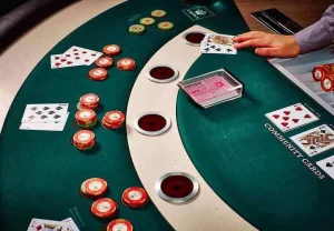 La historia del juego: De los salones franceses a los casinos en línea